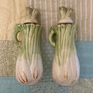 Vandor 1983 Oil & Vinegar Set